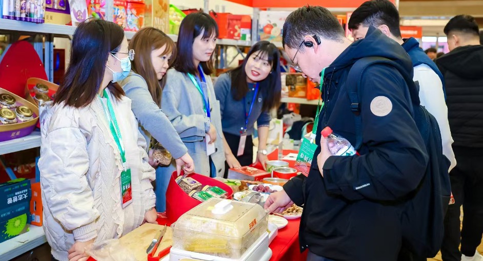 廣州市意料電子商務有限公司 廣州市意料電子商務有限公司，是(shì)一(yī)家(jiā)專注于高(gāo)品質時(shí)令生(shēng)鮮供應與配送的(de)創新型企業(yè)，主營企事(shì)業(yè)單位員(yuán)工(gōng)福利團購(gòu)供應、精品水(shuǐ)果禮盒配送、企業(yè)定制(zhì)下(xià)午茶服務（含生(shēng)日(rì)、會(huì)議(yì)、節日(rì)禮品、商務禮品等…）。我們以“鮮至如(rú)歸，自(zì)然優選”為(wèi)理(lǐ)念，緻力成為(wèi)生(shēng)鮮宅配行(xíng)業(yè)***，高(gāo)品質農(nóng)産品***提供。